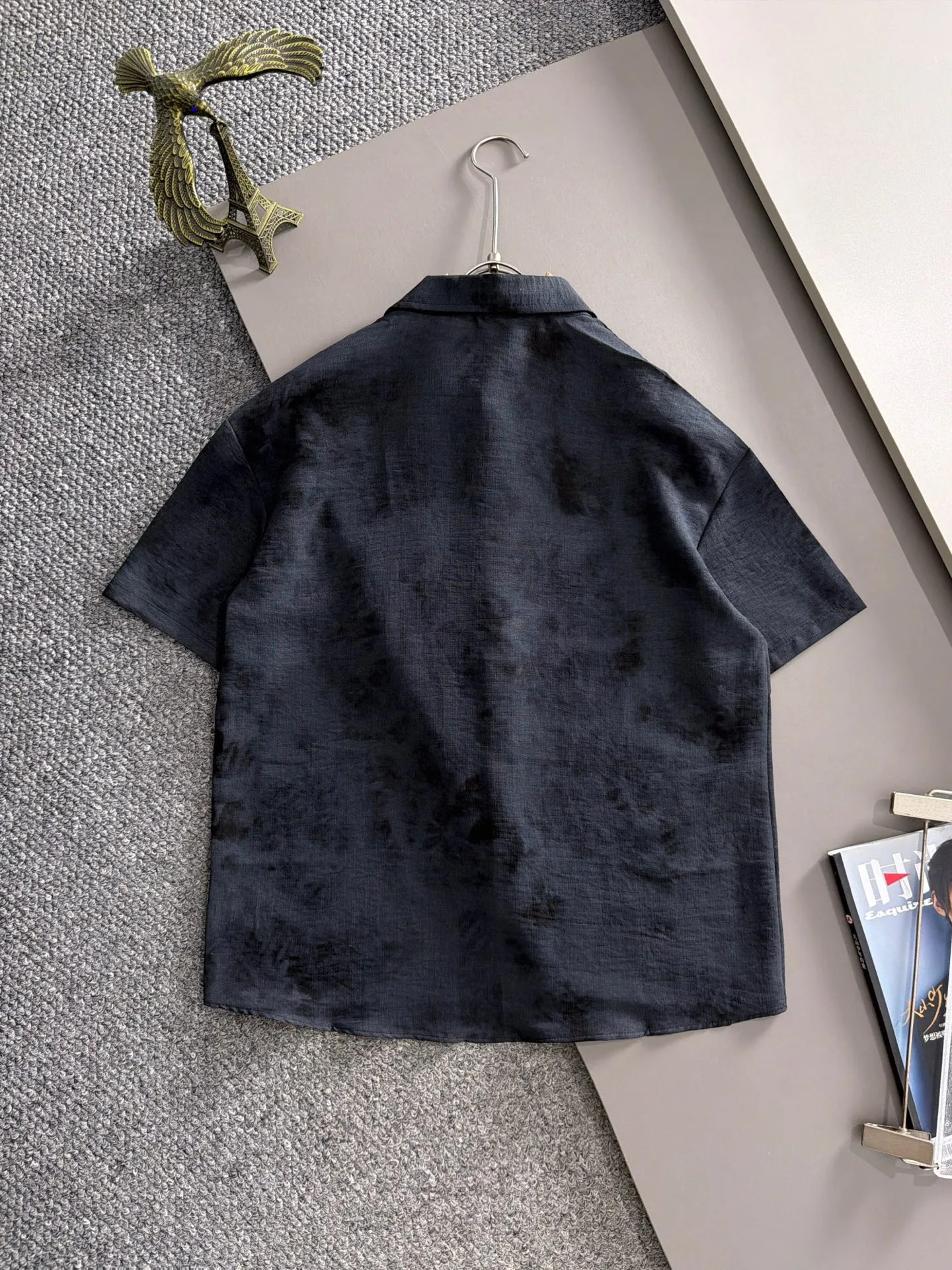 Paris High Quality 26ss New Arrival men's short-sleeved T-shirt is made of combed cotton yarn spun cotton fabric, no pressure when entering and exiting the counter. Exclusive control of raw materials. It feels substantial when weighed, and the upper body is more textured than ordinary T-shirts. This texture can handle the weather easily and is suitable for both hot and cold! Designed for a loose fit. Size: M to 5XL